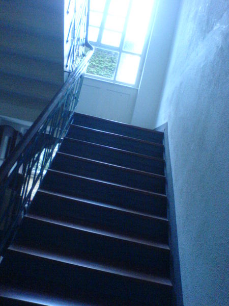 Datei:02 Treppe hoch.jpg